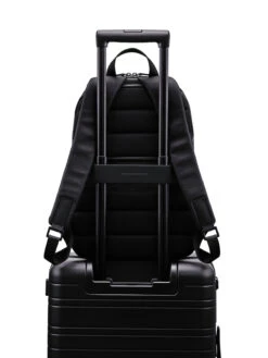 Horizn Studios Gion Backpack Pro S - Black -Brax Taschen Deutschland Verkaufs-Shop 1047668 4260447324701 GionBackpack Black S 05DetailWithTrolley 5000
