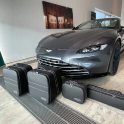 Aston Martin Vantage Roadster Ab 2020 + 2024 Kofferset Kofferraum 4-tlg. 8 Aston Martin Vantage Roadster Ab 2020 + 2024 Kofferset Kofferraum 4-tlg. -Brax Taschen Deutschland Verkaufs-Shop 1048217 17217