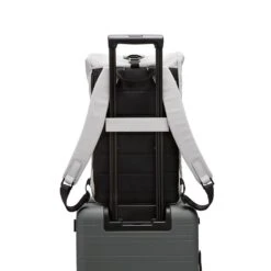 Horizn Studios SoFo Rolltop Backpack - Light Quartz Grey -Brax Taschen Deutschland Verkaufs-Shop 1048233 4260663841402 SoFo Rolltop Light Quartz Grey TrolleyBack 1920x1920