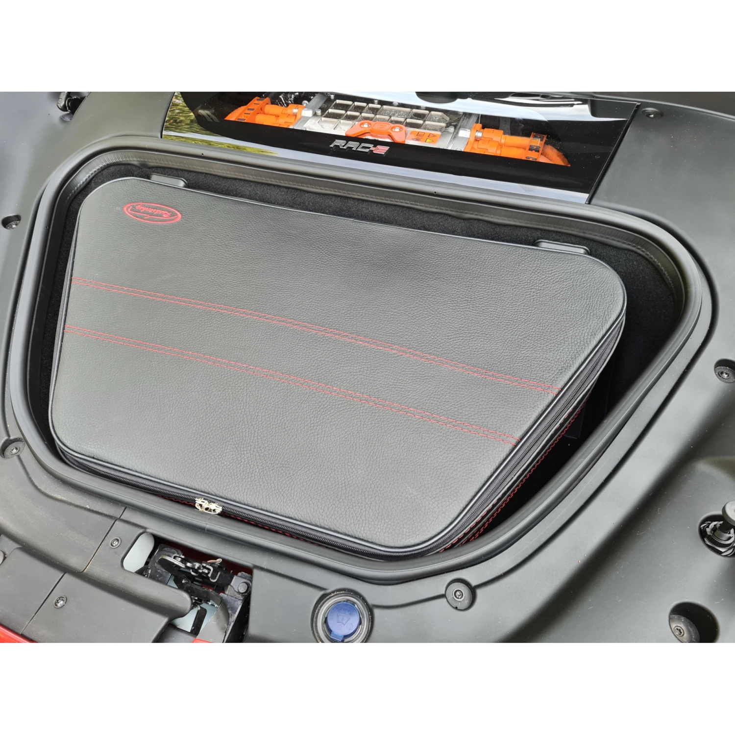 Ferrari SF 90 Spider + Coupé - 2-tlg. Kofferset Kofferraum 4 Ferrari SF 90 Spider + Coupé - 2-tlg. Kofferset Kofferraum – Bild 4