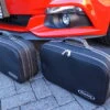 Ford Mustang VI Cabrio Ab 2014 (EU-Version) - 2-tlg. Kofferset Zusatzkoffer Kofferraum - Rote Naht