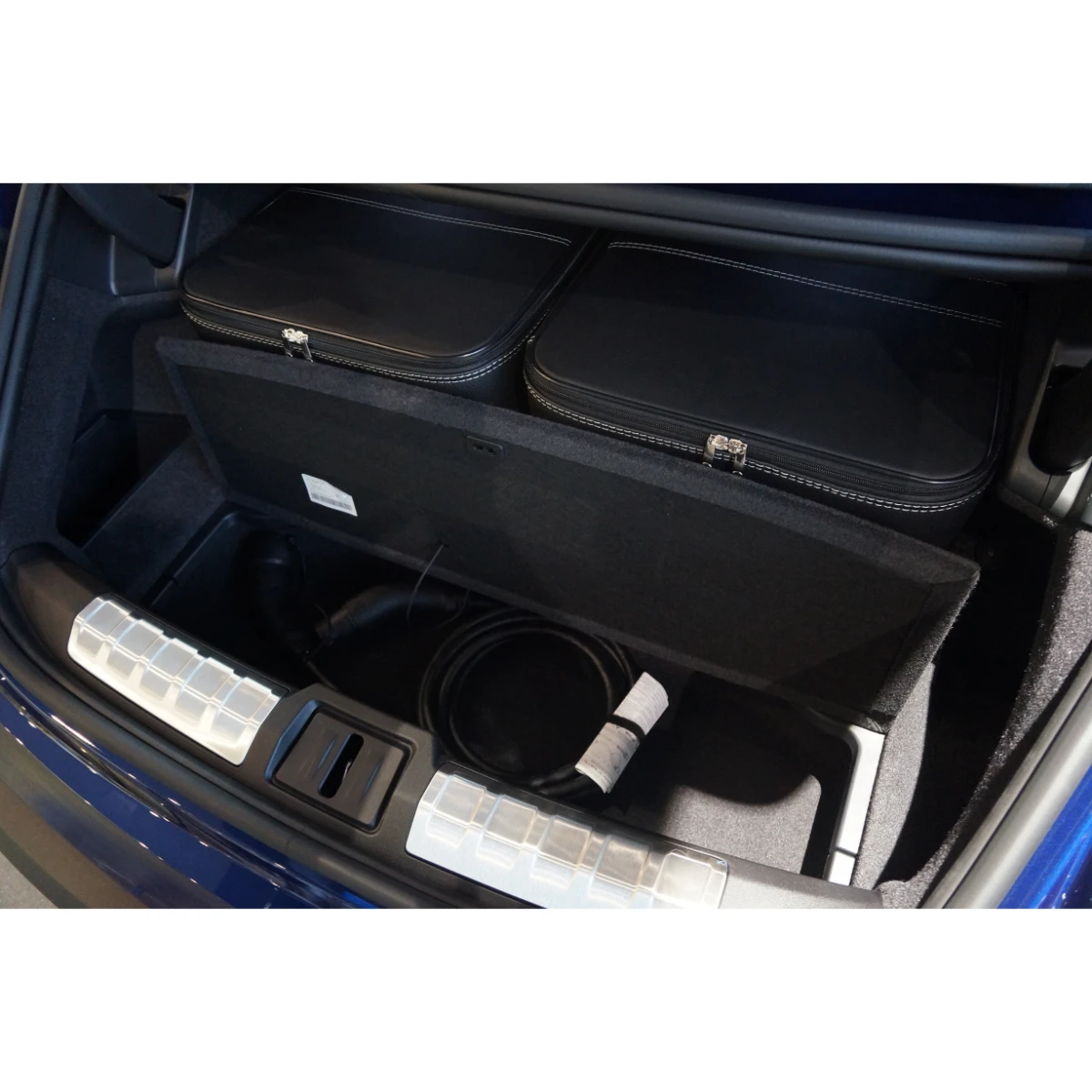 Kofferset Porsche Taycan Back (133B) - Leder / Kunstleder 4-tlg. 3 Kofferset Porsche Taycan Back (133B) - Leder / Kunstleder 4-tlg. – Bild 3