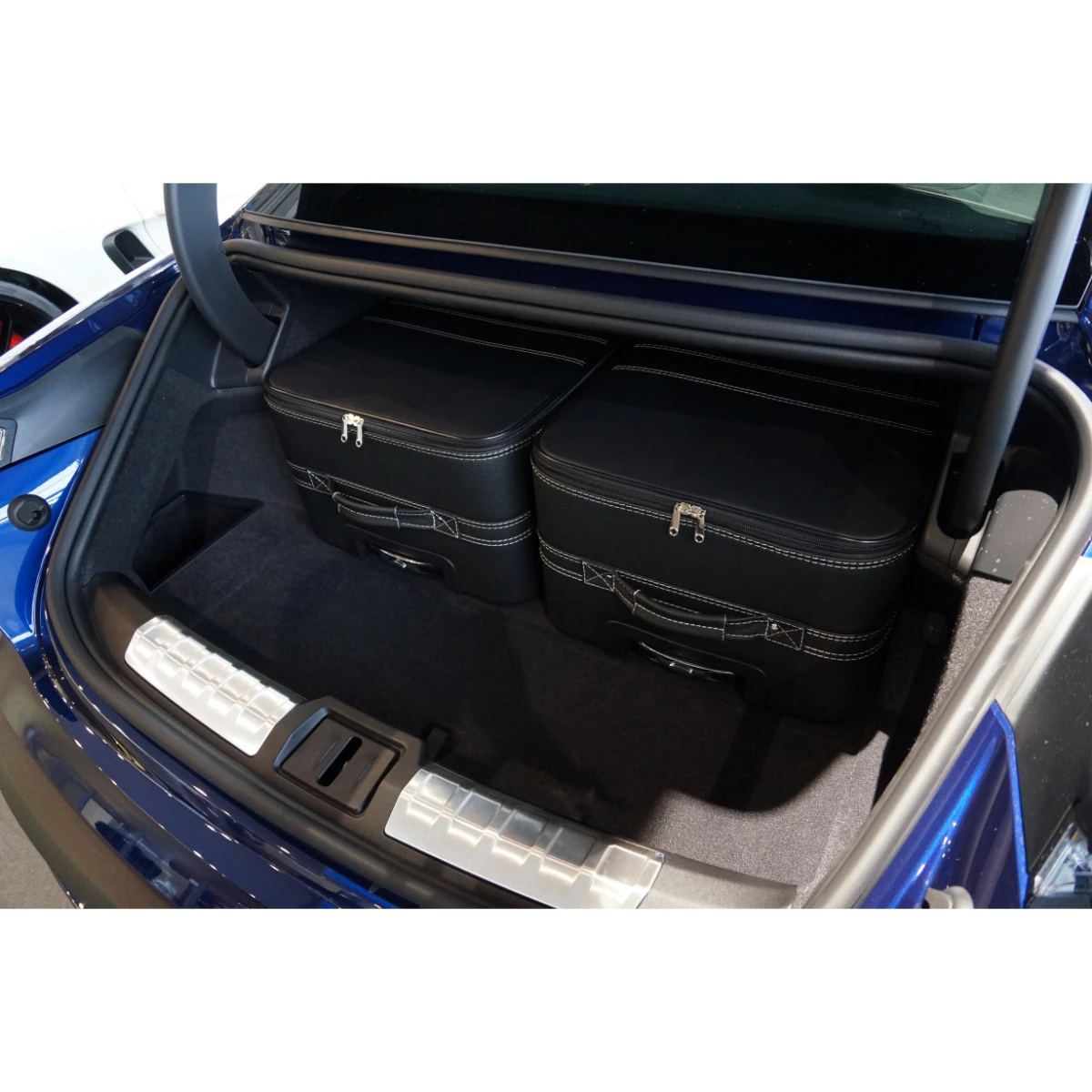 Kofferset Porsche Taycan Back (133B) - Leder / Kunstleder 4-tlg. 2 Kofferset Porsche Taycan Back (133B) - Leder / Kunstleder 4-tlg. – Bild 2